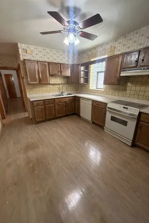 $2,000 | 5434 West School Street, Unit 2, Chicago, IL 60641