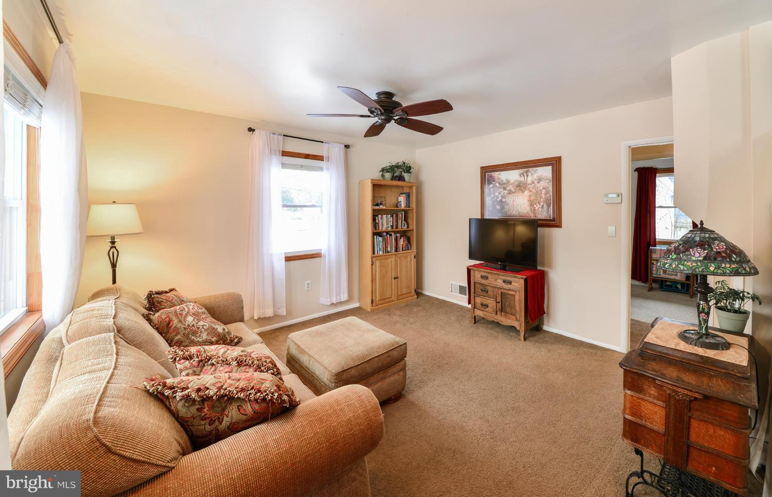 1663 Grandview Road Pasadena, MD 21122 - Photo 12 of 30 Living Room