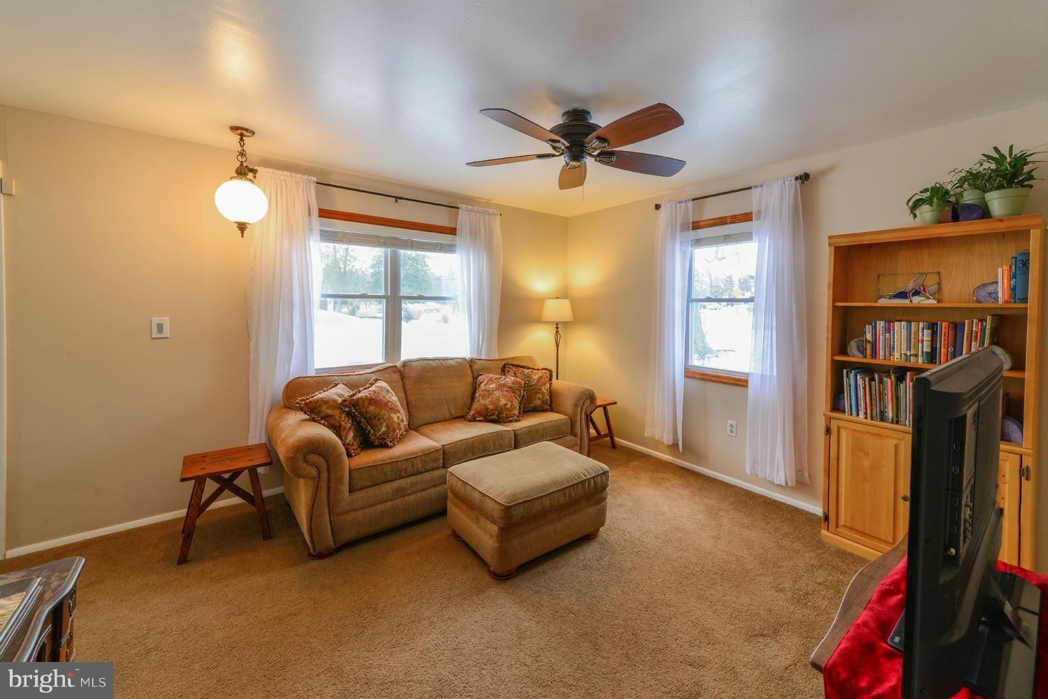 1663 Grandview Road Pasadena, MD 21122 - Photo 13 of 30 Living Room