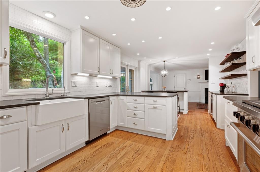 1258 Fox Chapel Road Pittsburgh, PA 15238 - Photo 5 of 38 Gallery Image 5