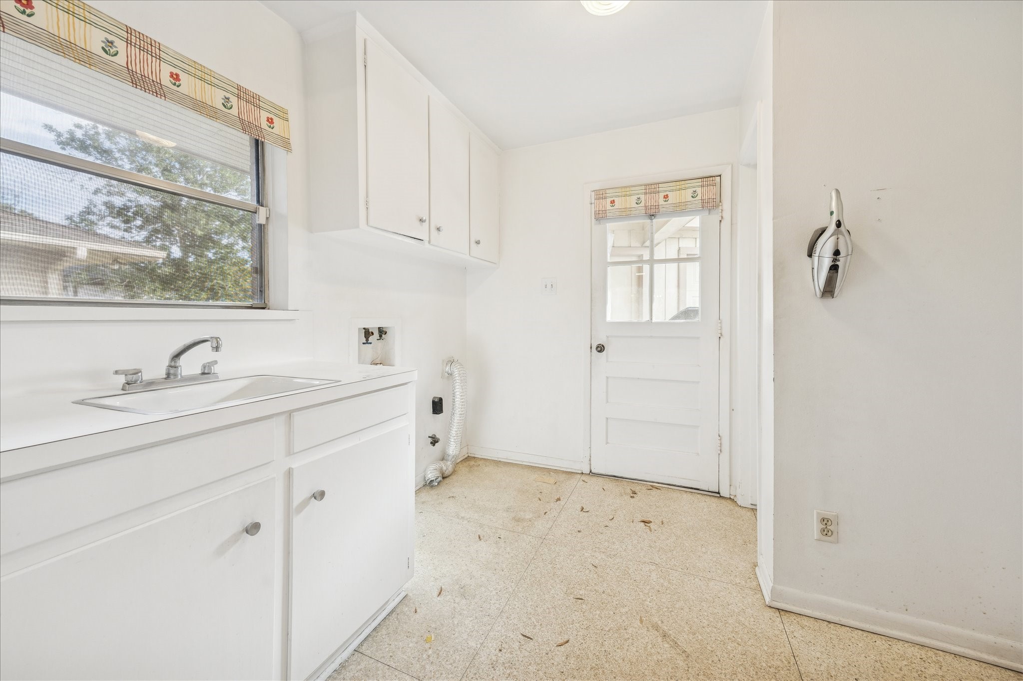 5751 Jason Street Houston, TX 77096 - Photo 18 of 19 UHuge tility room with sink and half bathroom