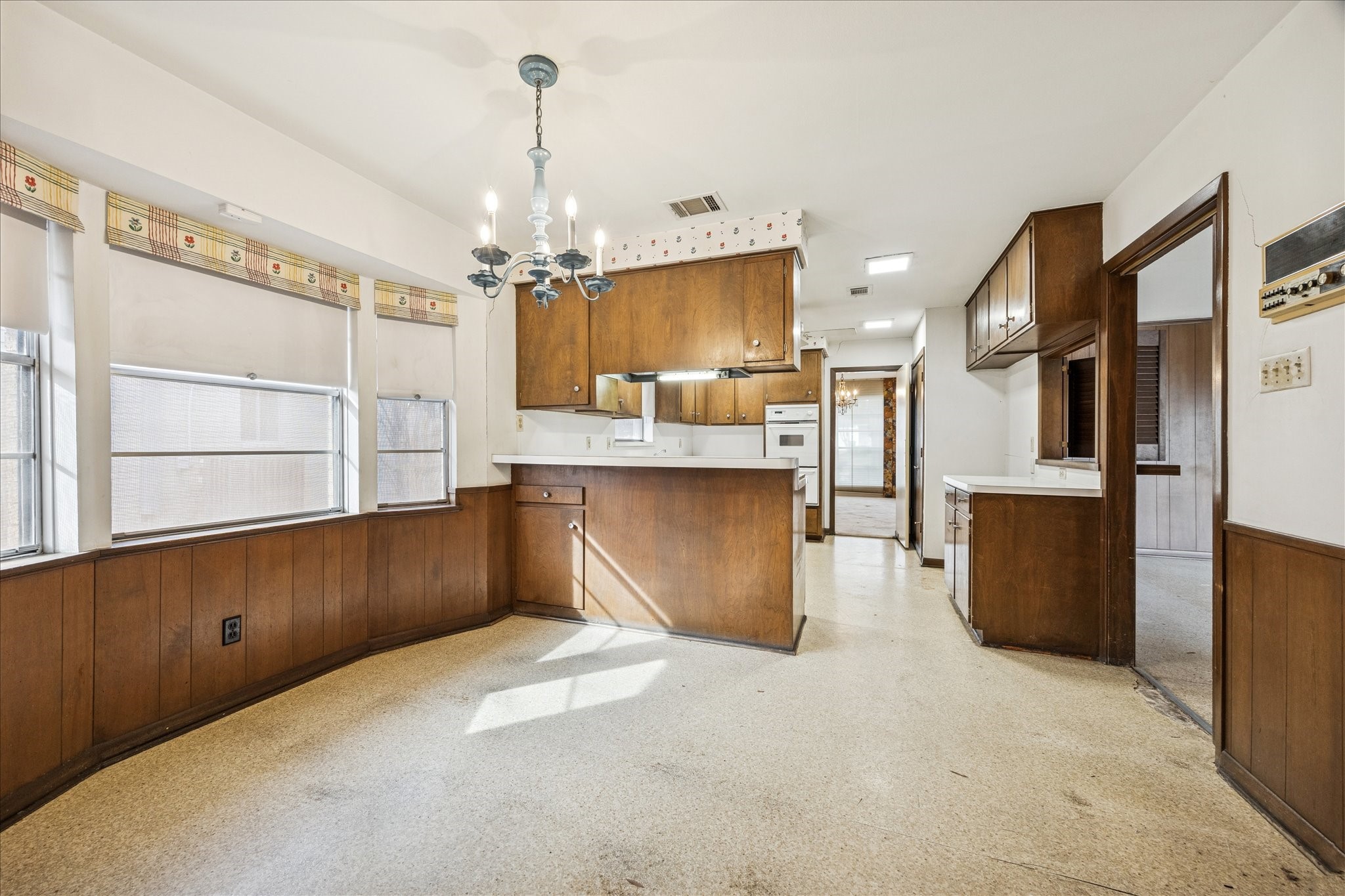 5751 Jason Street Houston, TX 77096 - Photo 5 of 19 Large breakfast area