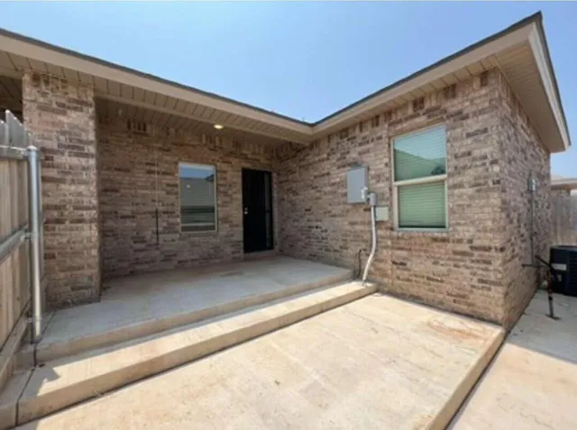 a view of an entryway of the house