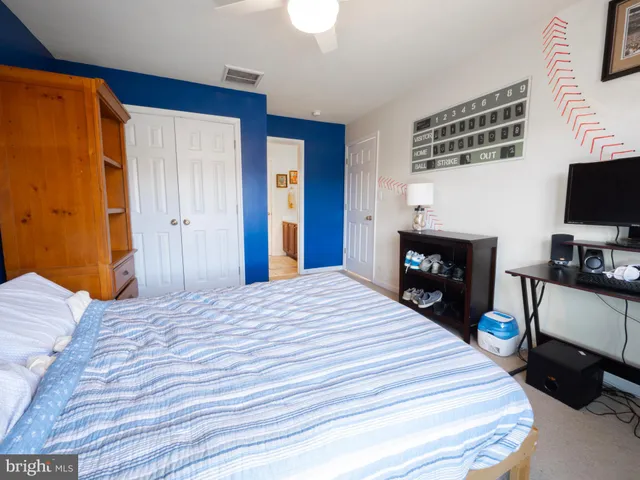 a buildings view with a outdoor space