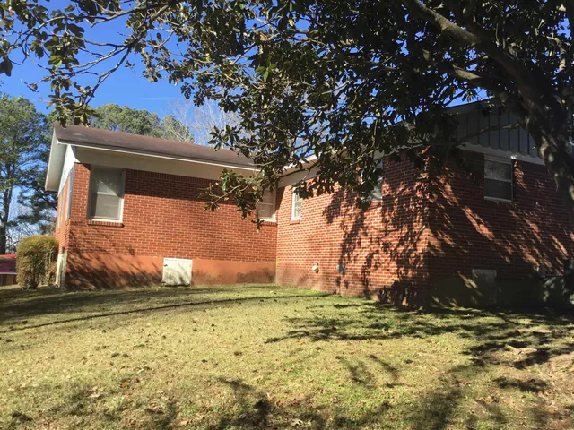 $174,500 | 265 Woodlawn Place, Selmer, TN 38375