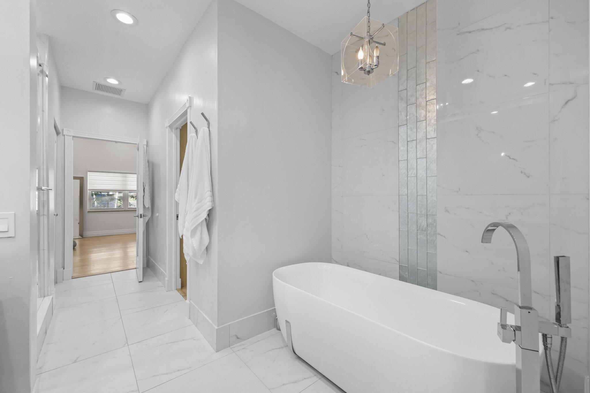 201 Northeast 4th Street Boca Raton, FL 33432 - Photo 27 of 47 Separate Soaking Tub