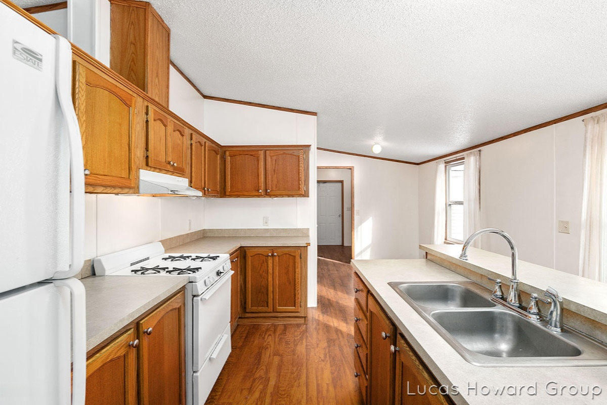 5228 Bass Lake Road Pierson, MI 49339 - Photo 6 of 18 IMG_1005