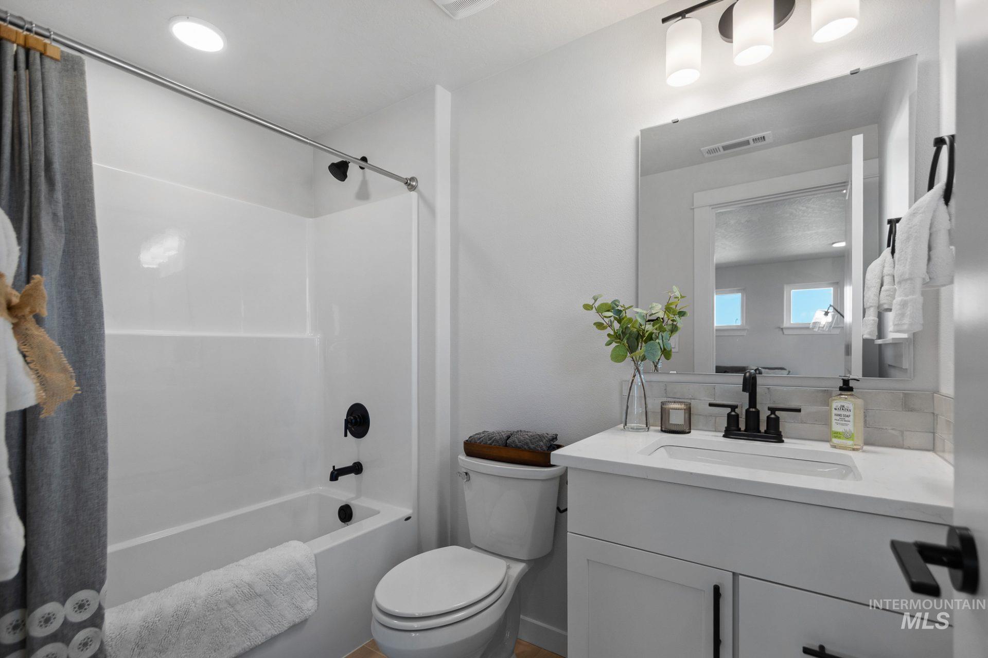 802 Coral Road Kimberly, ID 83341 - Photo 11 of 29 Bathroom featuring shower / bath combo with shower curtain, vanity, and recessed lighting
