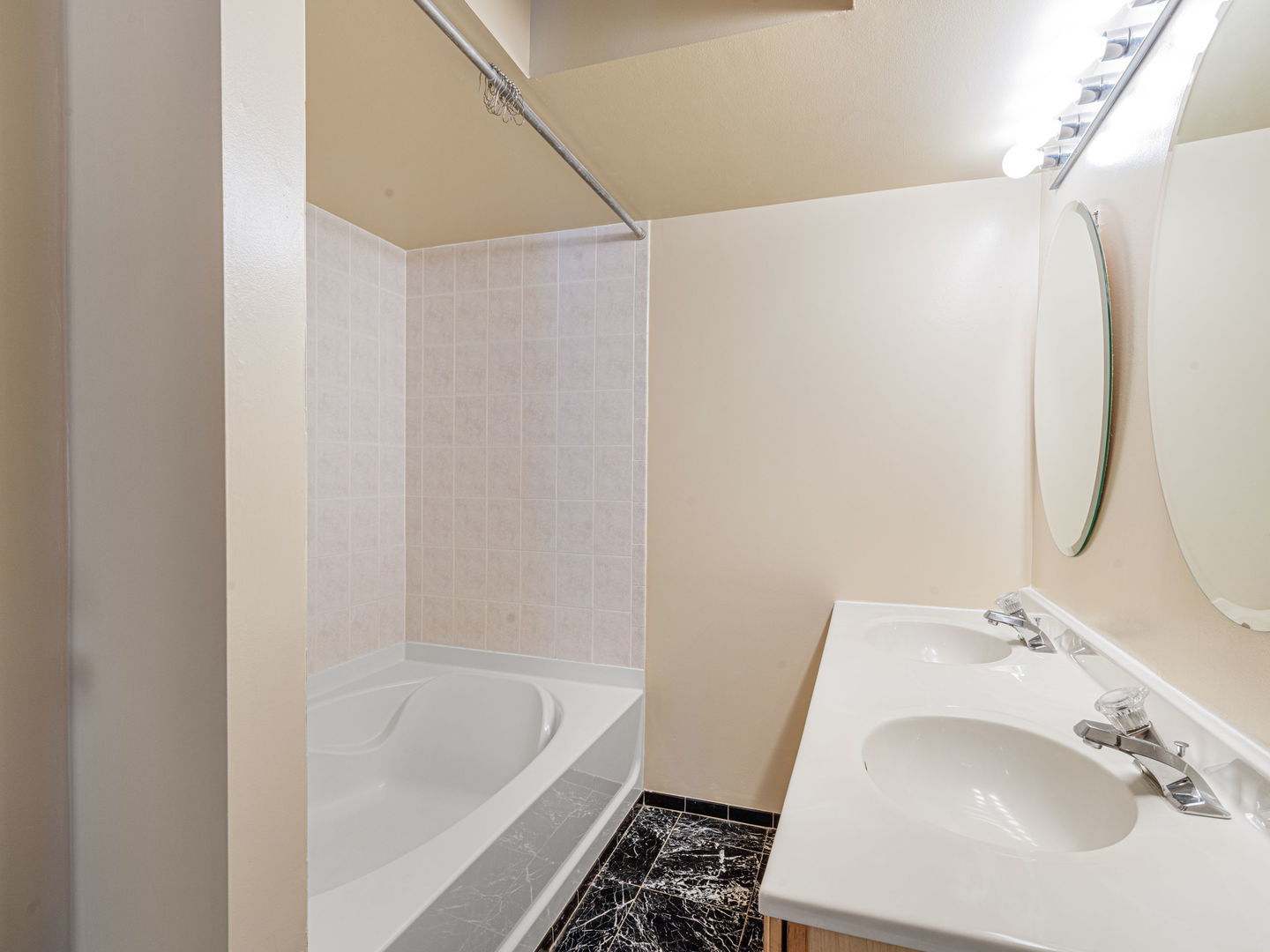 9907 West 58th Street, Unit 5 Countryside, IL 60525 - Photo 10 of 23