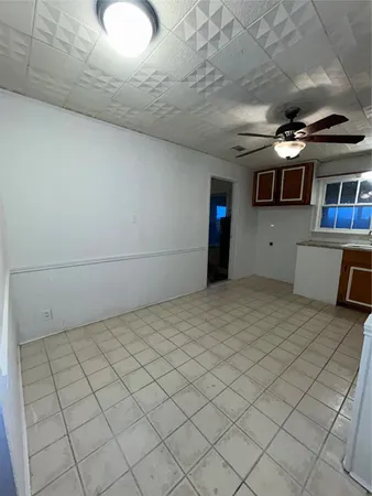 a view of a livingroom with furniture