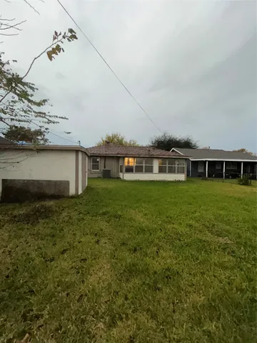 $1,200 | 2018 North Avenue H, Freeport, TX 77541