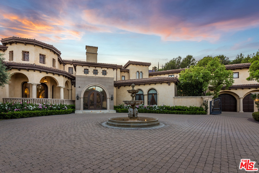 44 Beverly Park Circle Beverly Hills, CA 90210 - Photo 3 of 52 a front view of a house with garden