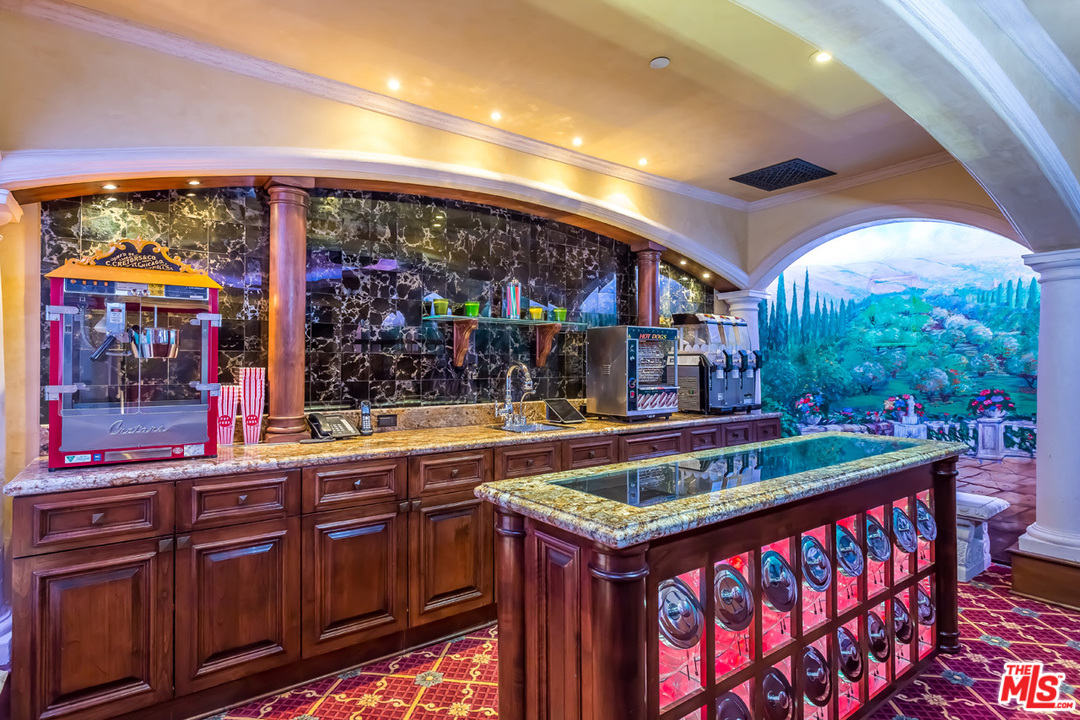 44 Beverly Park Circle Beverly Hills, CA 90210 - Photo 32 of 52 a view of an outdoor kitchen