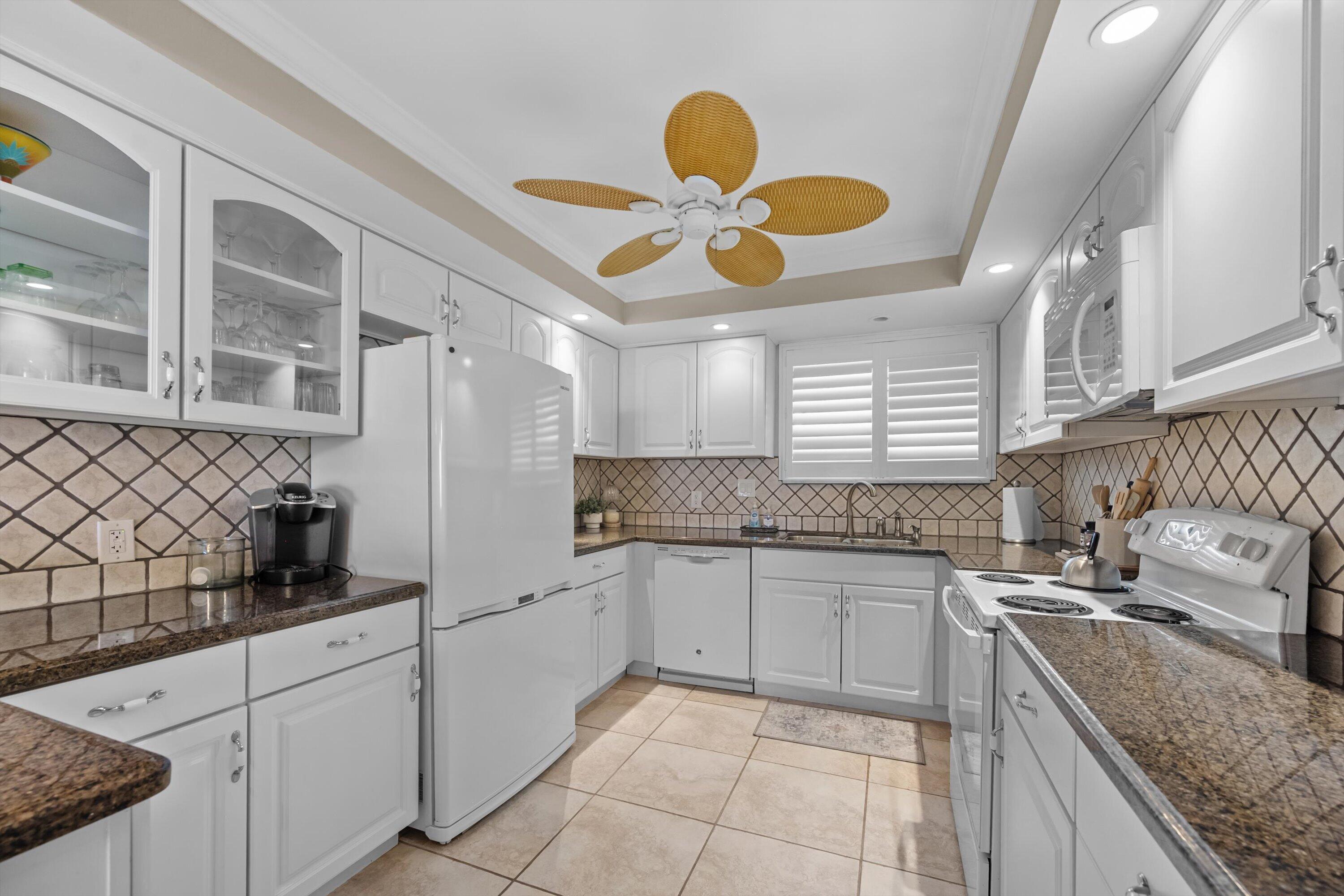 350 South Beach Road, Unit 204 Jupiter, FL 33469 - Photo 10 of 27 350 Beach Rd 204