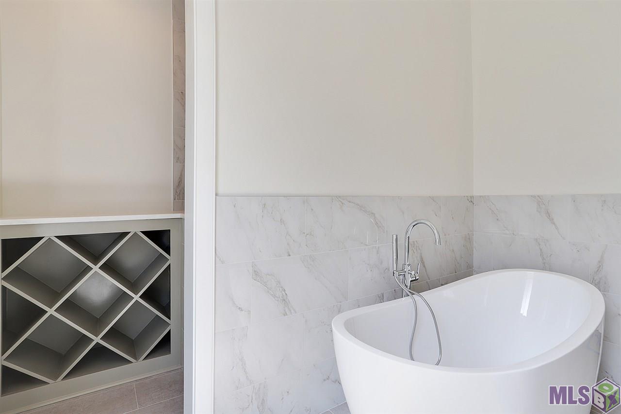13604 Brook Point Drive Baton Rouge, LA 70810 - Photo 18 of 26 FREE STANDING TUB