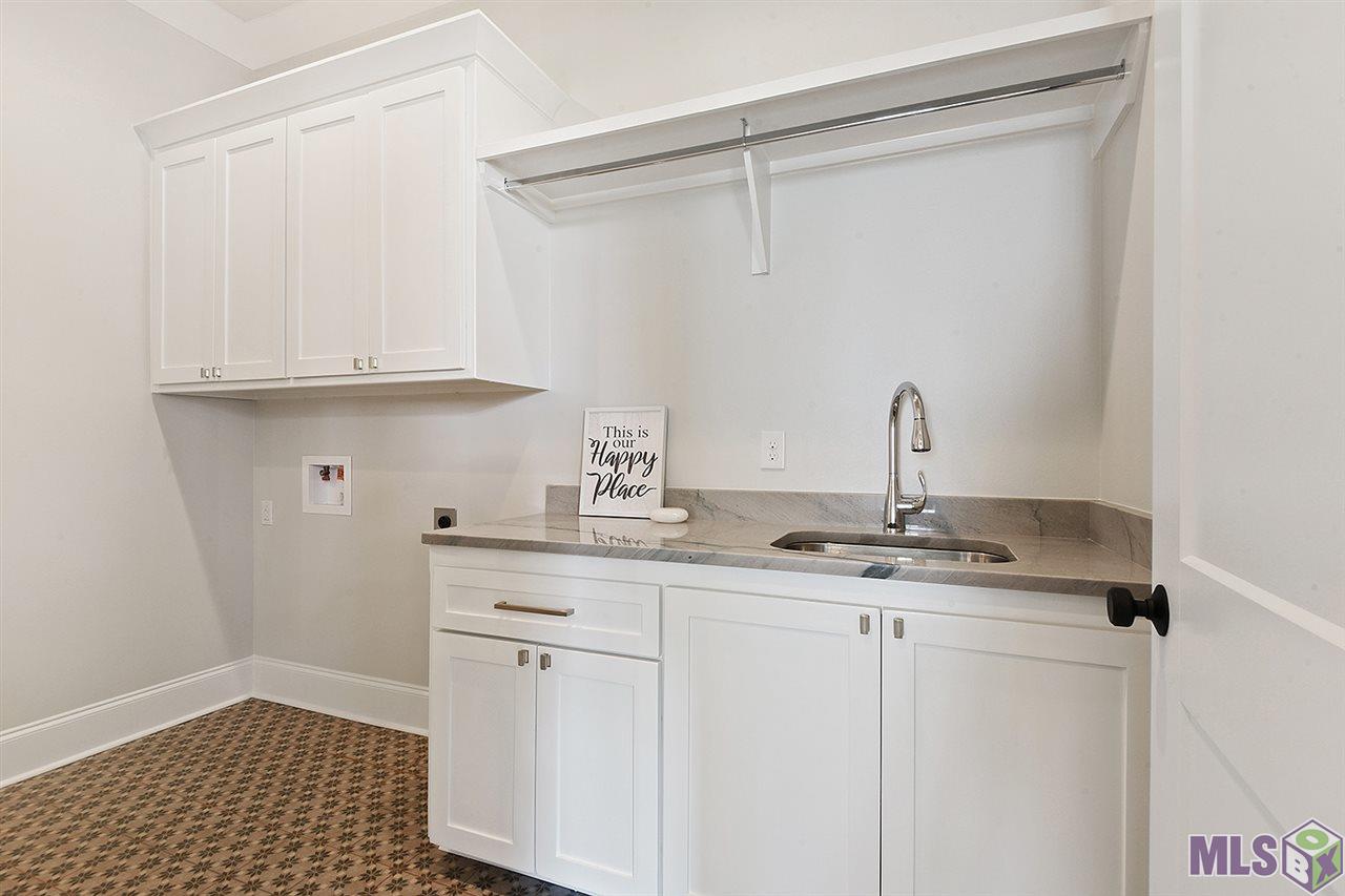 13604 Brook Point Drive Baton Rouge, LA 70810 - Photo 21 of 26 Laundry room