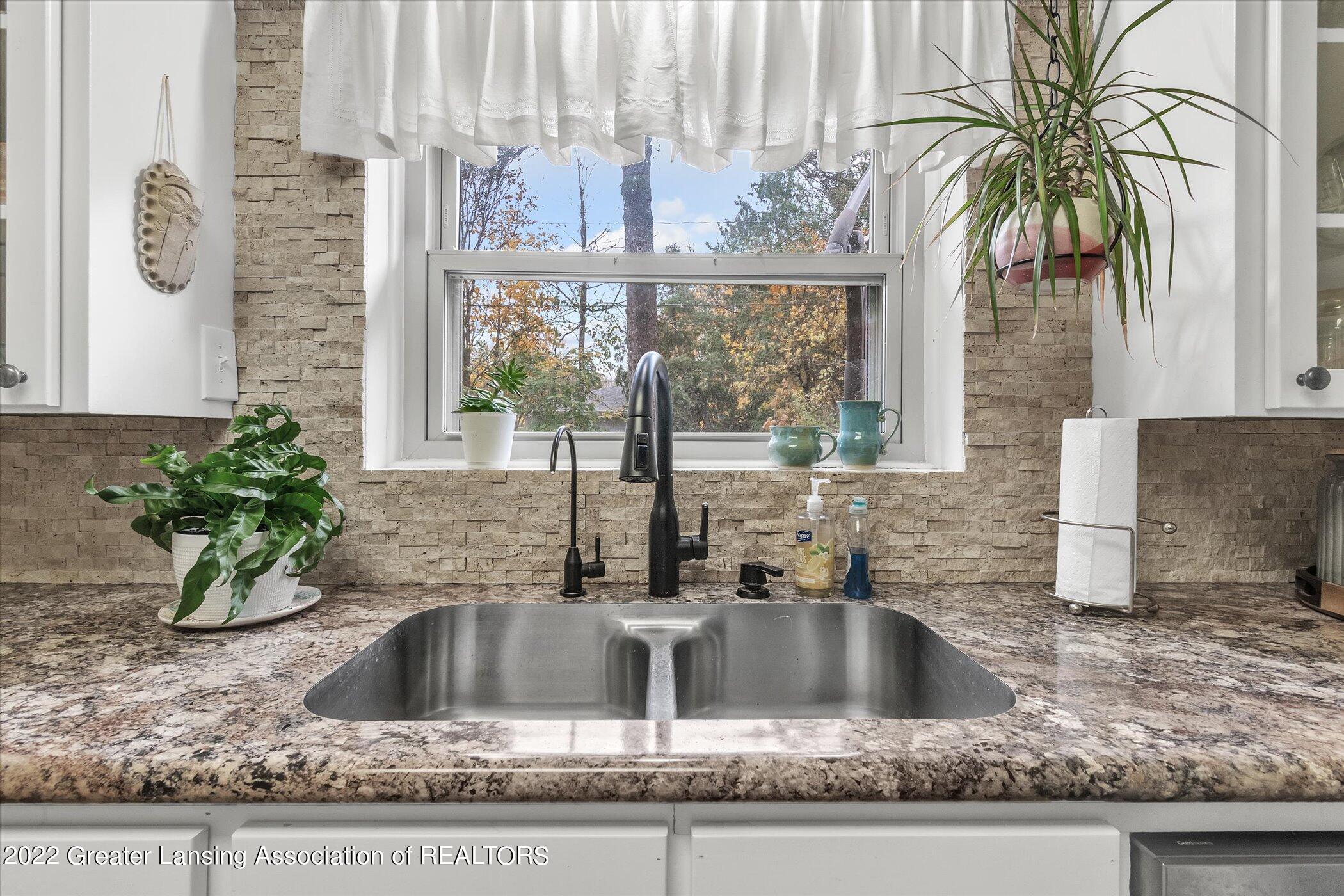1016 Boichot Road Lansing, MI 48906 - Photo 18 of 47 Kitchen
