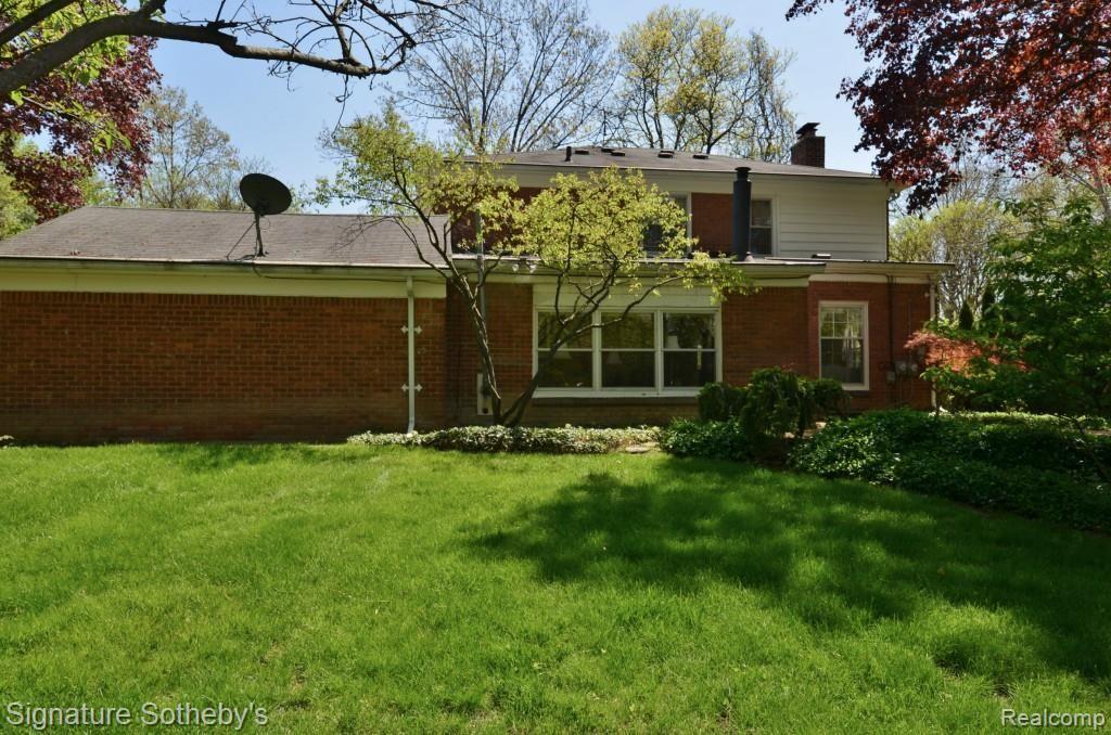 709 Tottenham Road Birmingham, MI 48009 - Photo 25 of 28 Peaceful and Serene Back Yard