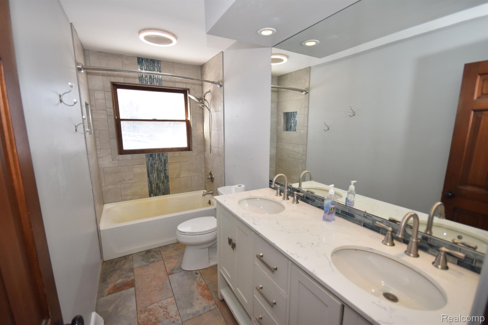 9417 Mabley Hill Road Fenton, MI 48430 - Photo 13 of 22 Gallery Image 13