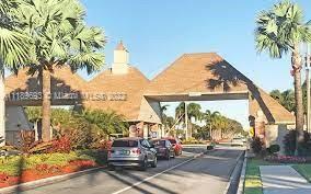 326 Preston H, Unit 326 Boca Raton, FL 33434 - Photo 2 of 9 Gallery Image 2