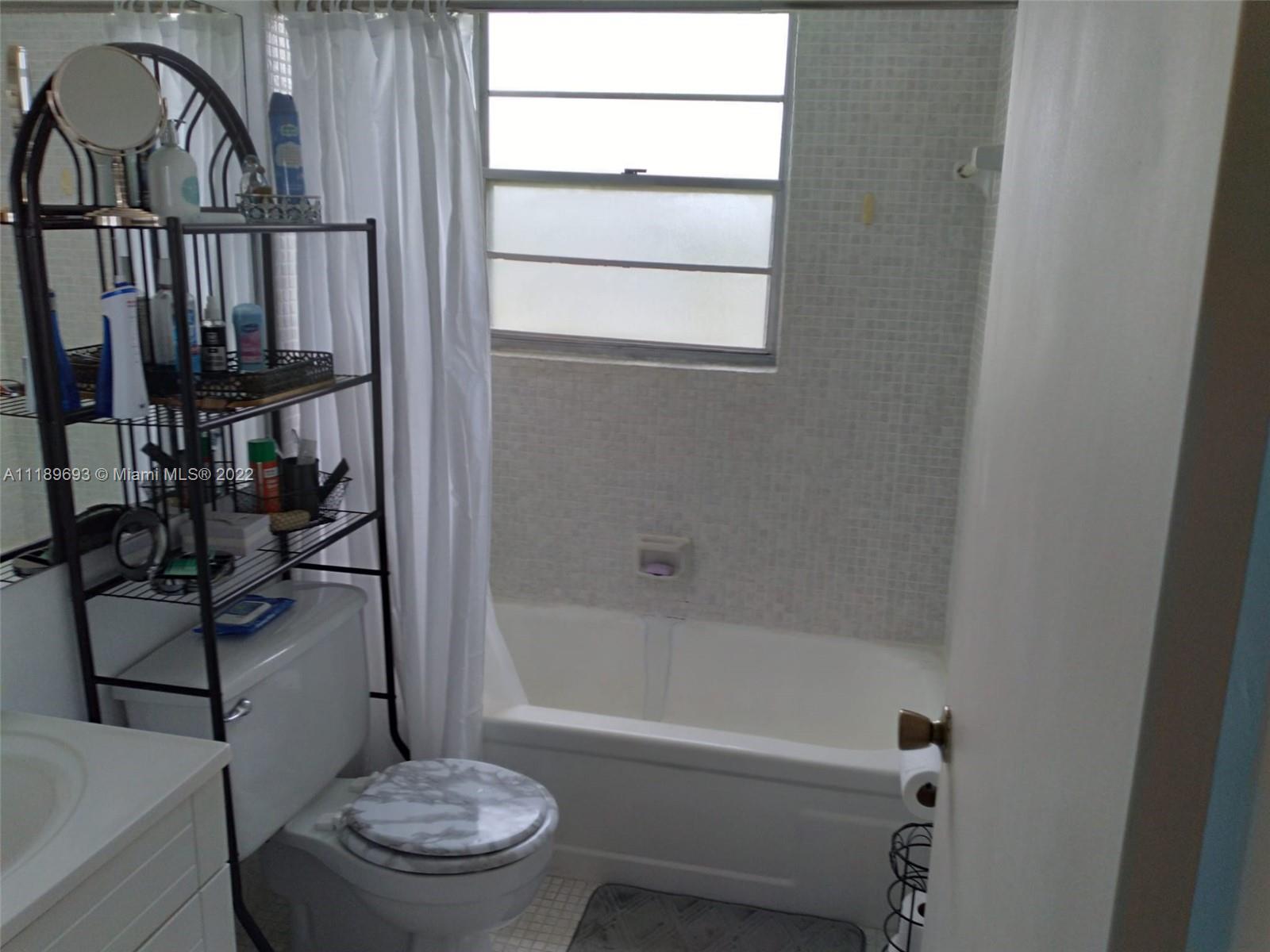 326 Preston H, Unit 326 Boca Raton, FL 33434 - Photo 5 of 9 Gallery Image 5