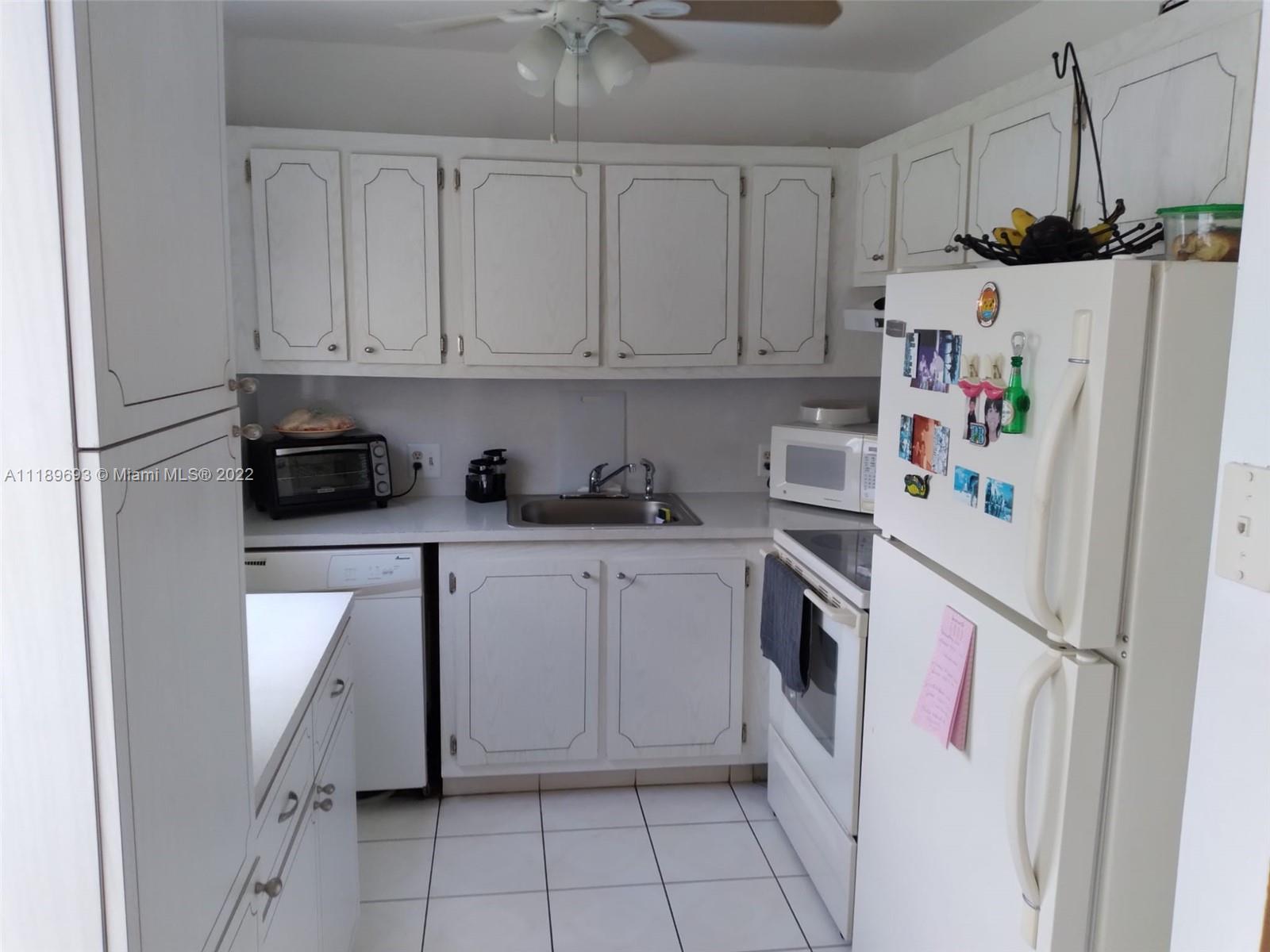 326 Preston H, Unit 326 Boca Raton, FL 33434 - Photo 6 of 9 Gallery Image 6