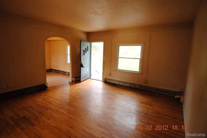 6360 Bunton Road Ypsilanti, MI 48197 - Photo 4 of 21 Living Room.JPG