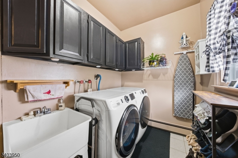 1 Worthington Road Columbia, NJ 07832 - Photo 8 of 50 a utility room with dryer and washer