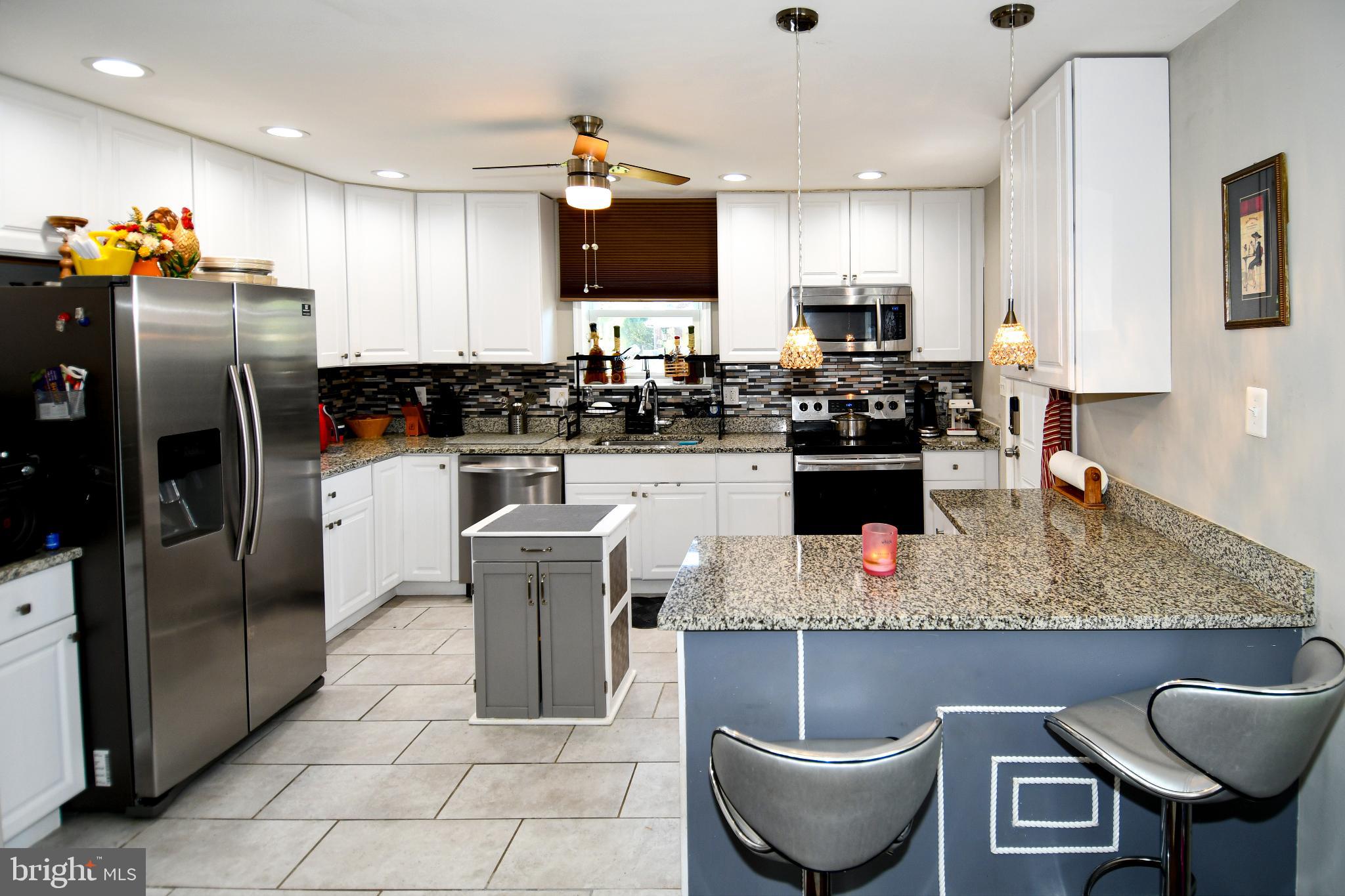 5815 Arbroath Drive Clinton, MD 20735 - Photo 6 of 46 Modern kitchen meticulously maintained.