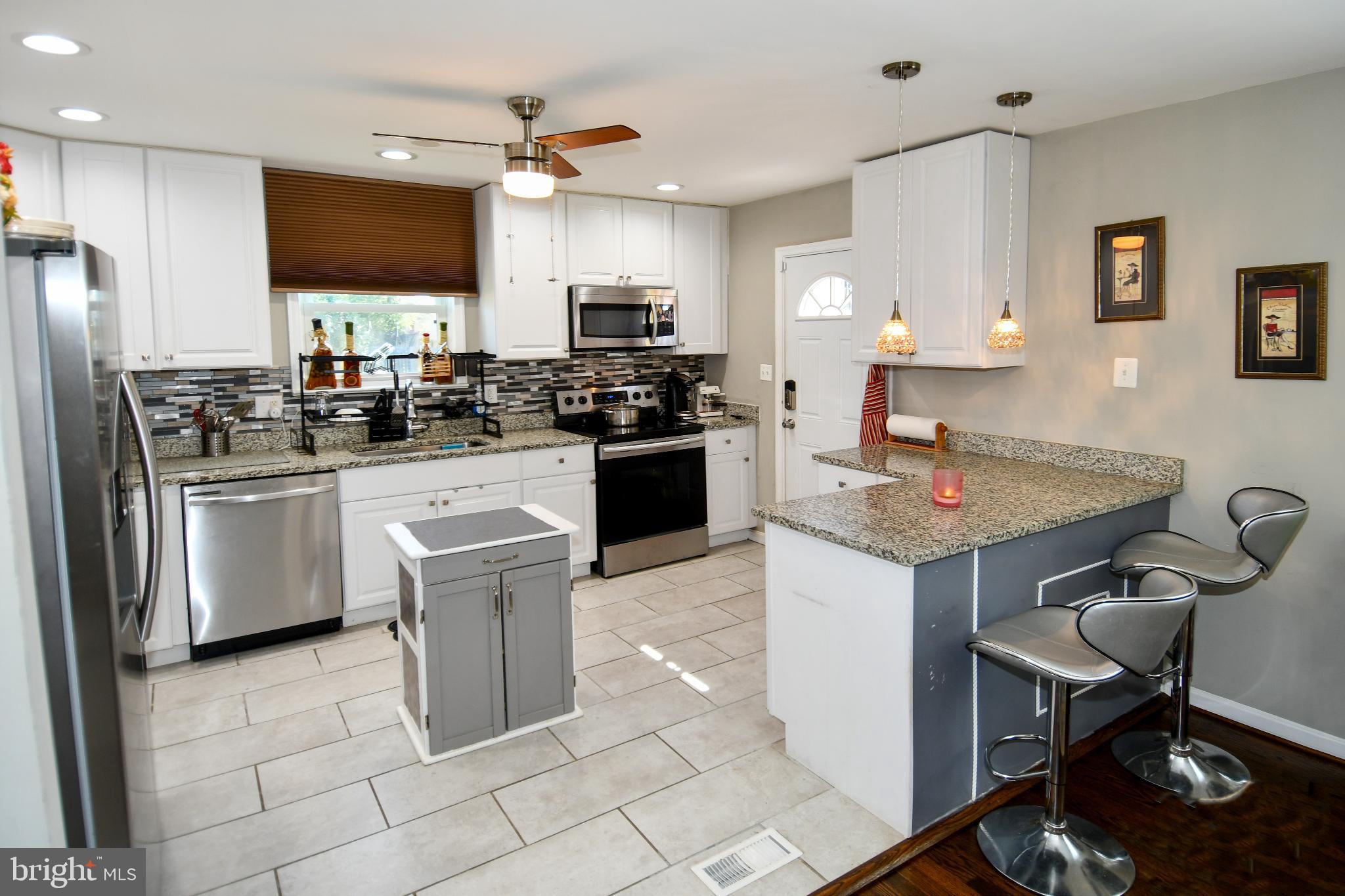 5815 Arbroath Drive Clinton, MD 20735 - Photo 7 of 46 Upgraded kitchen with SS appliances.