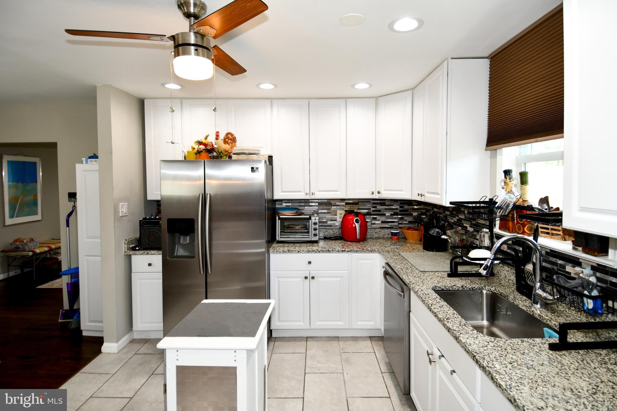 5815 Arbroath Drive Clinton, MD 20735 - Photo 9 of 46 Modern kitchen with all the right finishes.