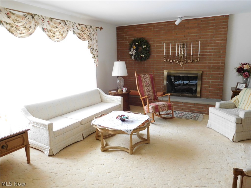 19297 Drake Road Strongsville, OH 44149 - Photo 4 of 33 Gallery Image 4