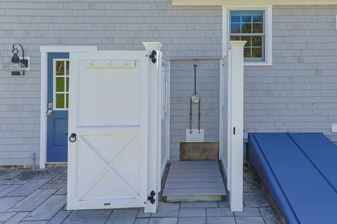 $1,590,000 | 1 Boat House Drive, Wareham, MA 02571