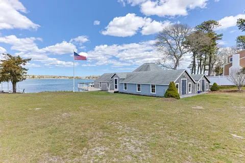 $1,590,000 | 1 Boat House Drive, Wareham, MA 02571