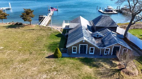 $1,590,000 | 1 Boat House Drive, Wareham, MA 02571