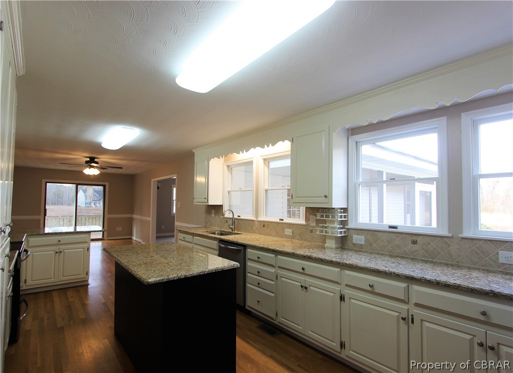 447 Hallieford Road Cobbs Creek, VA 23035 - Photo 12 of 46