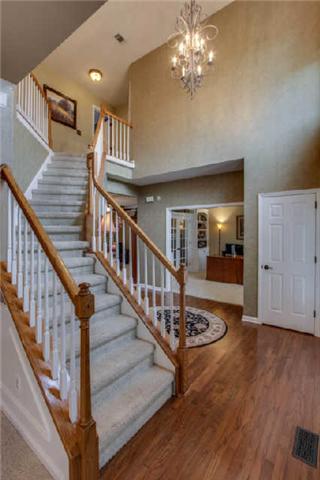 Architecturally-appealing stairway