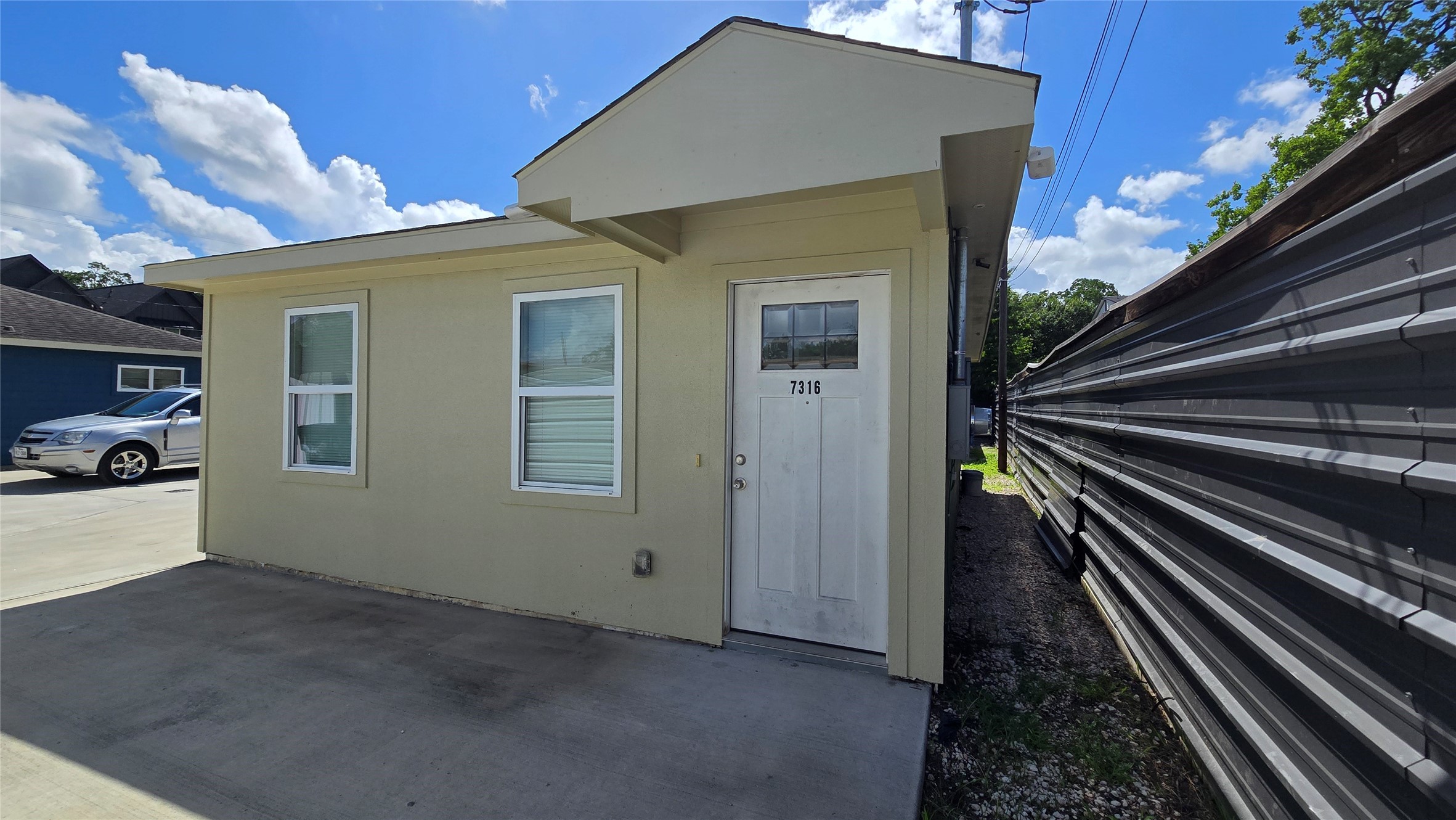3741 Seabrook Street Houston, TX 77021 - Photo 14 of 50 a view of backyard of the house