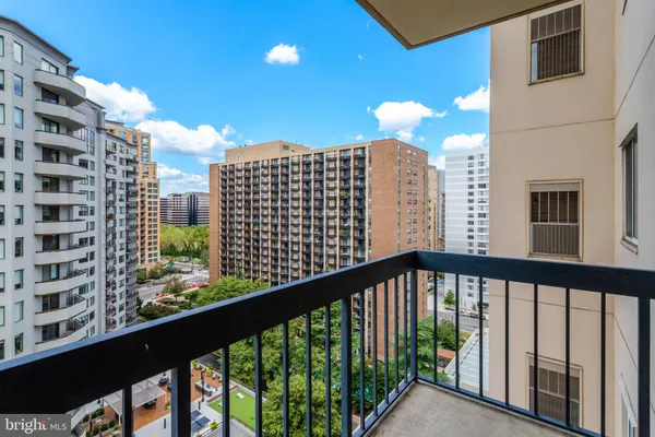 $2,995 | 1211 South Eads Street, Unit 1203, Arlington, VA 22202