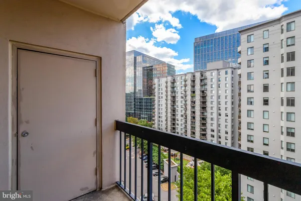 $2,995 | 1211 South Eads Street, Unit 1203, Arlington, VA 22202