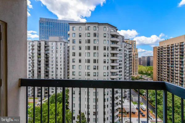 $2,995 | 1211 South Eads Street, Unit 1203, Arlington, VA 22202