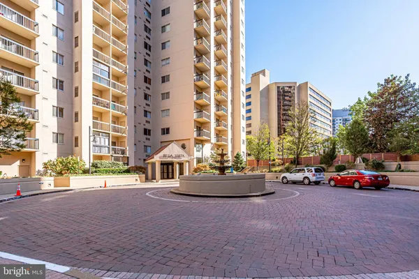 $2,995 | 1211 South Eads Street, Unit 1203, Arlington, VA 22202