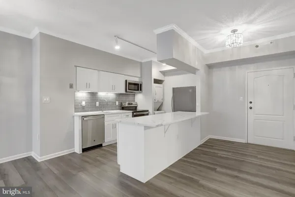 $2,995 | 1211 South Eads Street, Unit 1203, Arlington, VA 22202