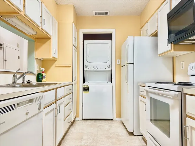 a view of entryway and hall