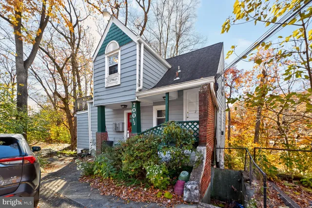 a view of a house with a yard and balcony