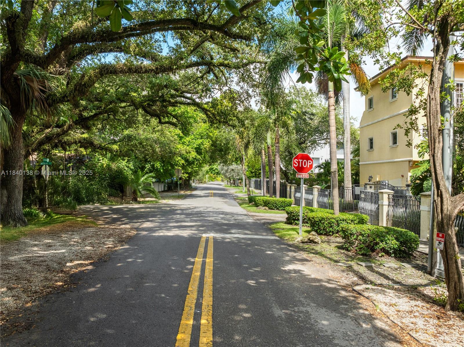 2919 Coconut Avenue, Unit 1 Miami, FL 33133 - Photo 25 of 31 Coconut Avenue