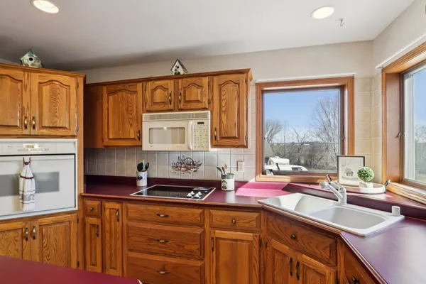 $749,900 | 978 North Dewey Avenue, Jefferson, WI 53549
