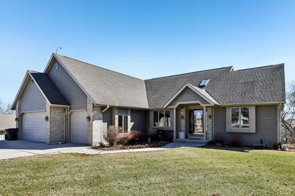 $749,900 | 978 North Dewey Avenue, Jefferson, WI 53549