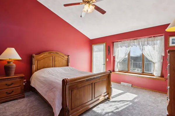 $749,900 | 978 North Dewey Avenue, Jefferson, WI 53549