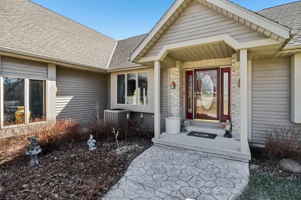 $749,900 | 978 North Dewey Avenue, Jefferson, WI 53549